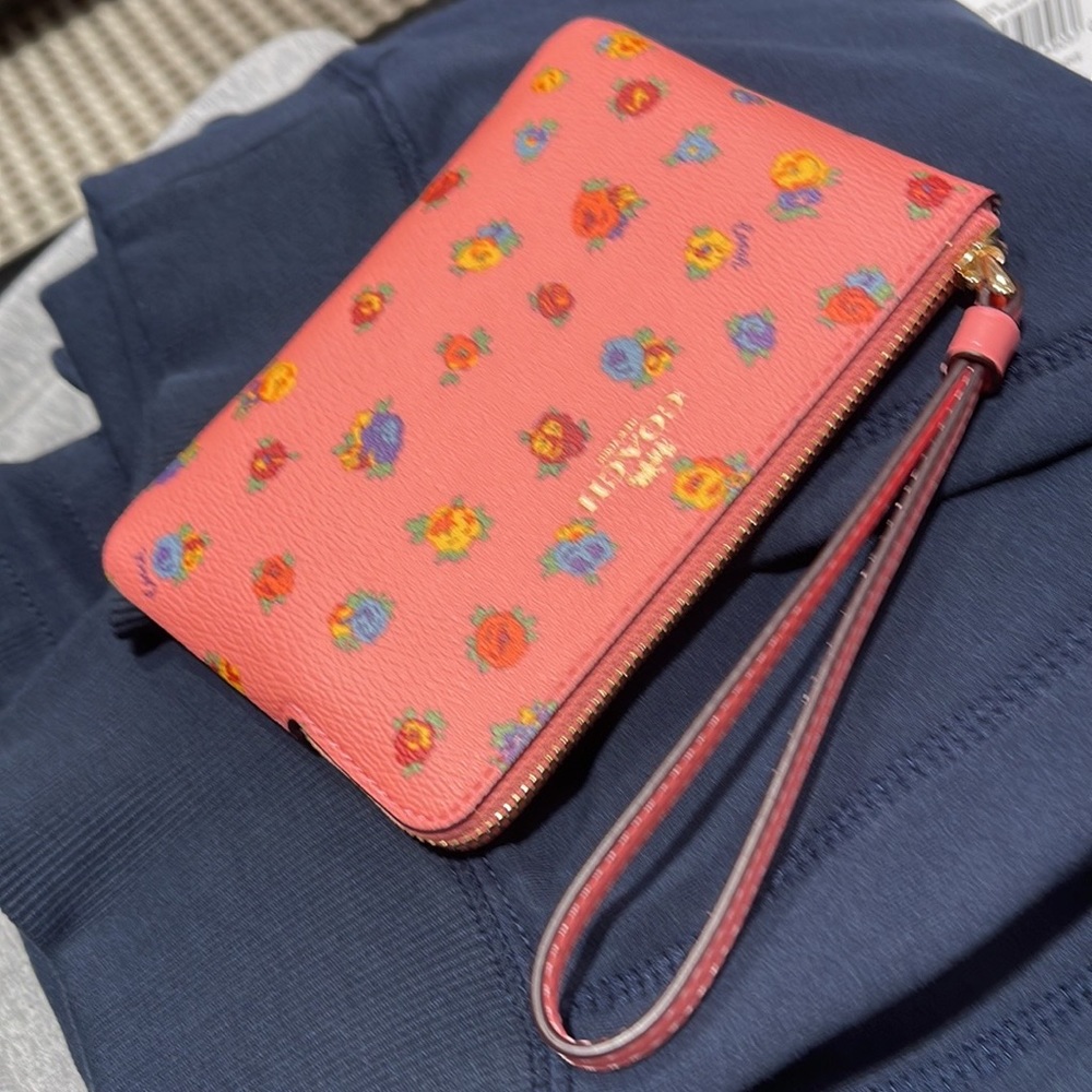 Coach Corner Zip Wristlet With Mini Vintage Rose Print Pink Lemonade Multi - Picture 10 of 16